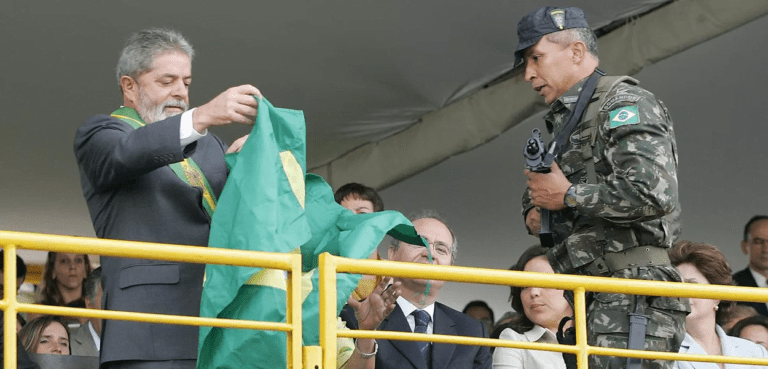 Militares com Lula presidente? Fora Bolsonaro!