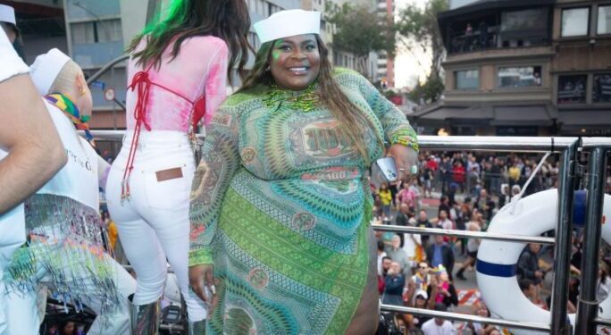 JOJO TODYNHO REBATE BRUNA KARLA NA PARADA LGBTQIAP+:" CHEGA DE INTOLERÂNCIA" 1 JOJO TODYNHO REBATE BRUNA KARLA NA PARADA LGBTQIAP+:” CHEGA DE INTOLERÂNCIA”