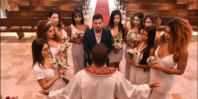 Modelo casado com oito mulheres constrói ‘Mansão do Amor Livre’ nos moldes da ‘Mansão Playboy’