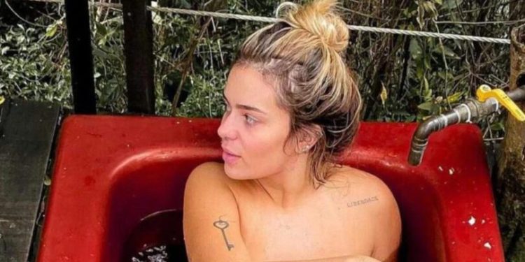 VIIH TUBE POSA NUA E LEVA INTERNAUTAS À LOUCURA 1 VIIH TUBE POSA NUA E LEVA INTERNAUTAS À LOUCURA