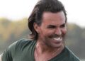 EDUARDO COSTA REVELA SE JA TRANSOU COM HOMENS