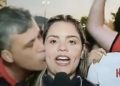 REPÓRTER JESSICA DIAS É ASSEDIADA NO AO VIVO, VEJA! 4 REPÓRTER JESSICA DIAS É ASSEDIADA NO AO VIVO, VEJA!