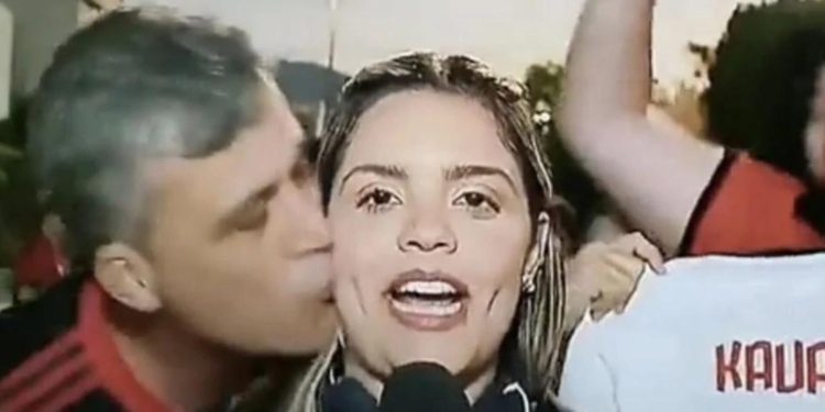 REPÓRTER JESSICA DIAS É ASSEDIADA NO AO VIVO, VEJA! 1 REPÓRTER JESSICA DIAS É ASSEDIADA NO AO VIVO, VEJA!
