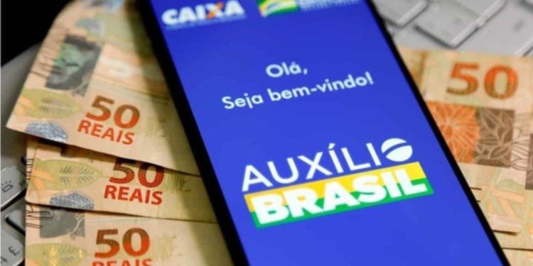 Abono natalino Auxílio Brasil em dezembro terá aumento de R$ 120 para quem seguir essas regras