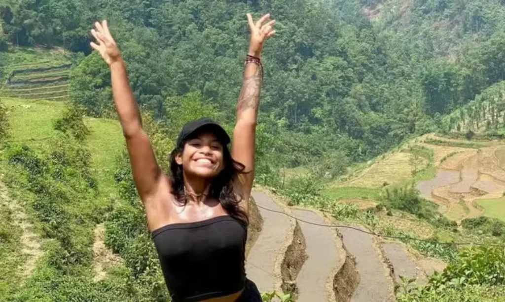Tragédia no paraíso: jovem brasileira perde a vida ao cair em vulcão na Indonésia.