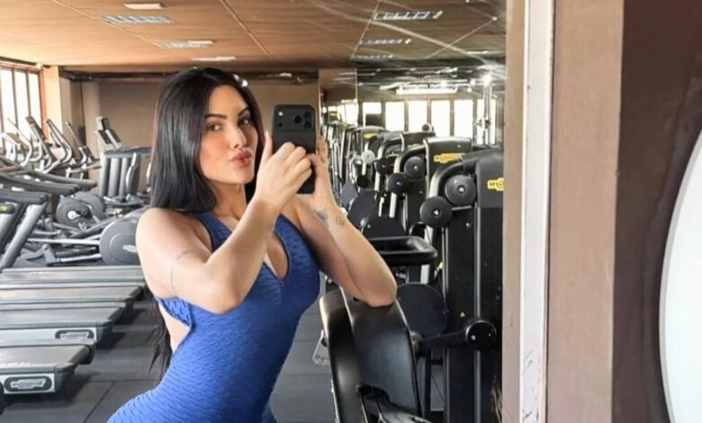 Emily Garcia na academia após o parto