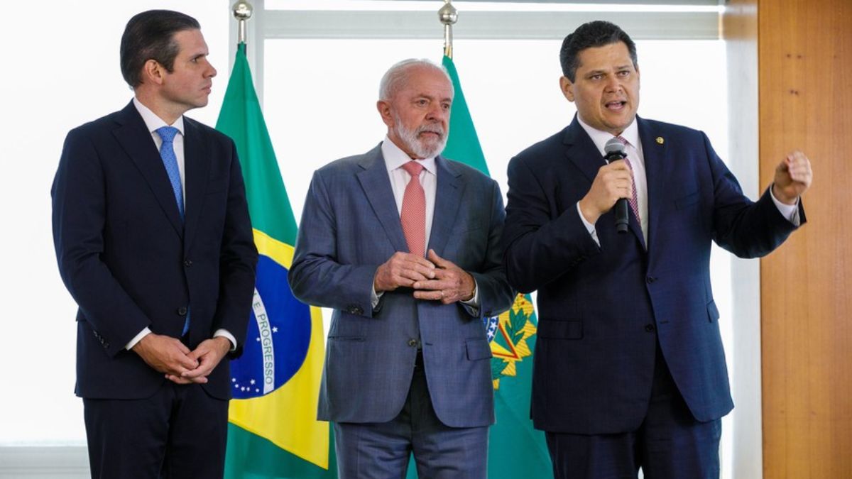 Encontro entre o presidente Lula e lideranças do Congresso durante agenda institucional em Brasília